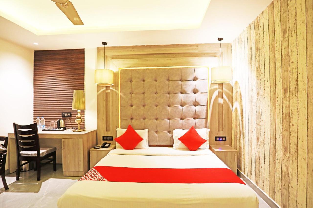 Fabhotel Ronald Inn 法里达巴德 外观 照片