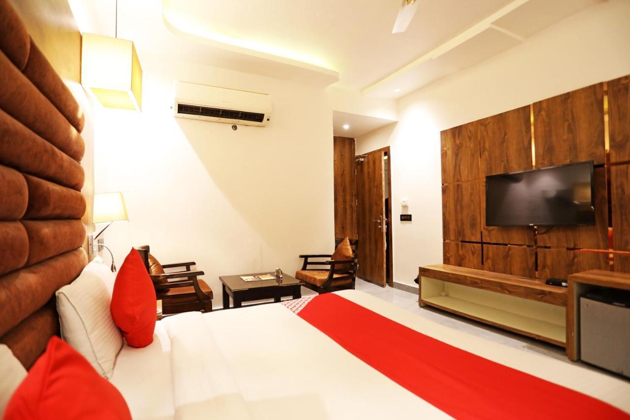 Fabhotel Ronald Inn 法里达巴德 外观 照片