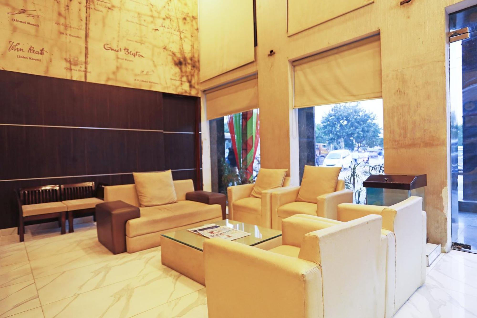 Fabhotel Ronald Inn 法里达巴德 外观 照片
