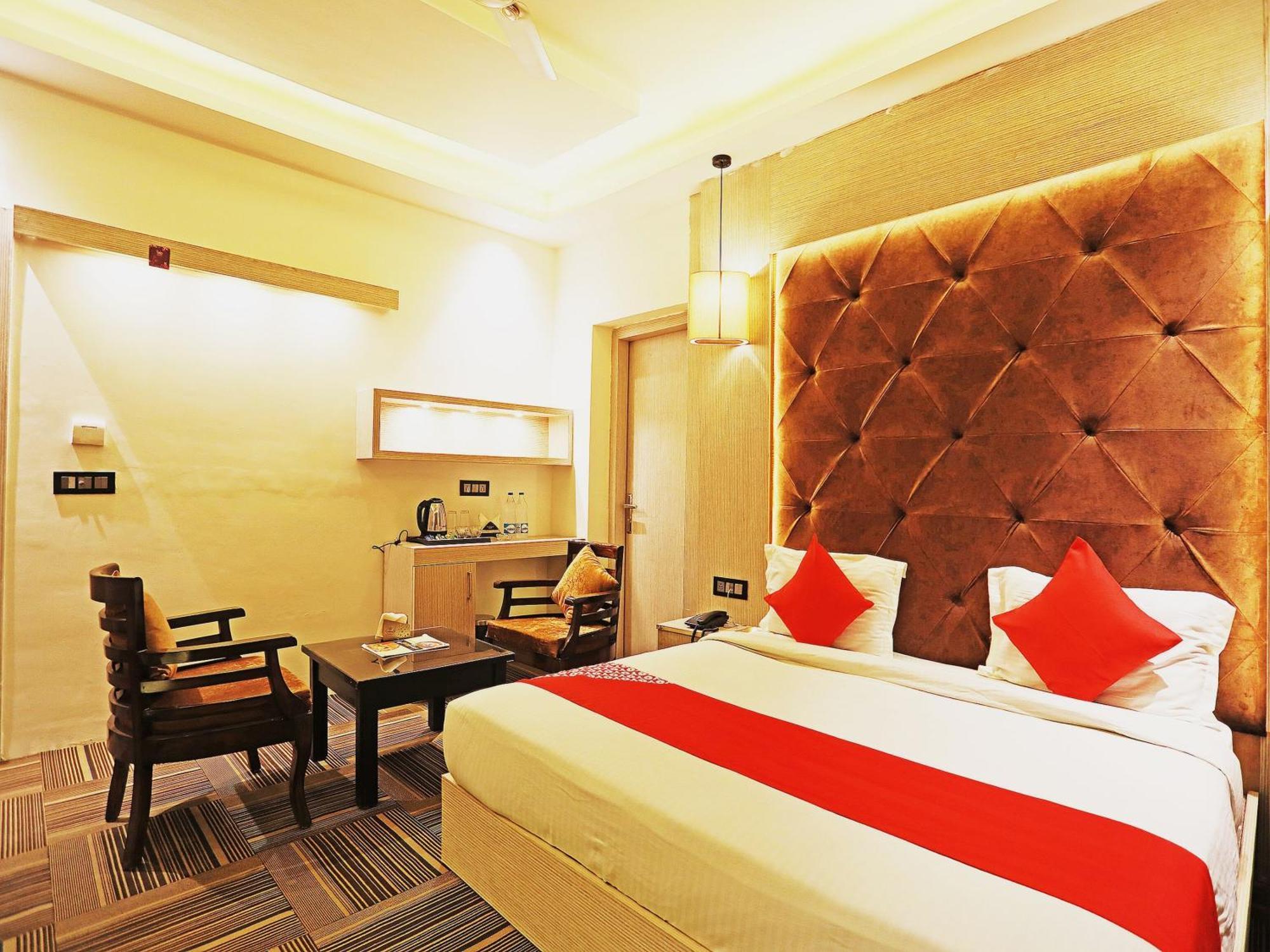 Fabhotel Ronald Inn 法里达巴德 外观 照片