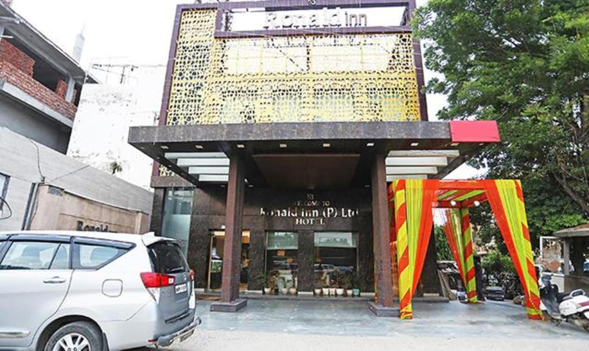 Fabhotel Ronald Inn 法里达巴德 外观 照片