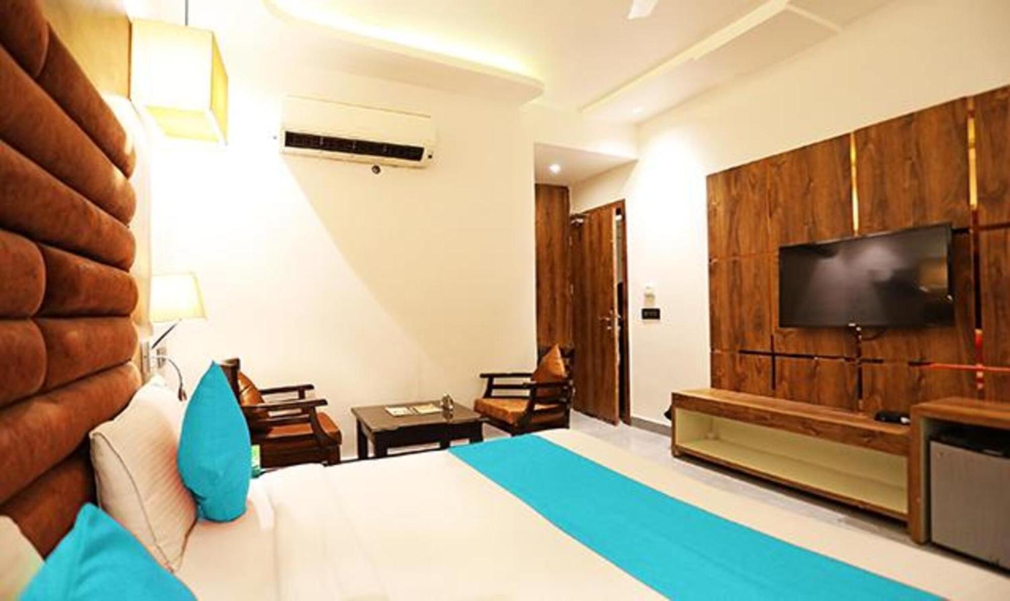 Fabhotel Ronald Inn 法里达巴德 外观 照片